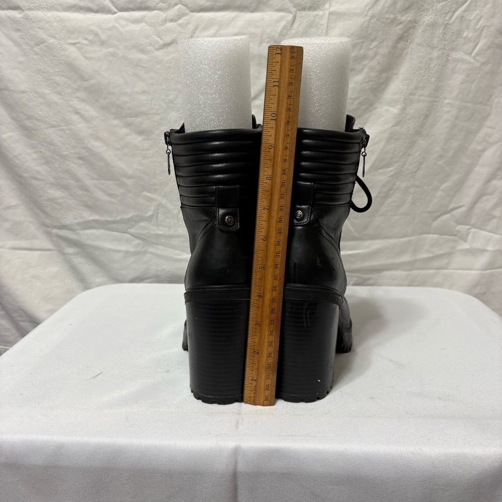 Heeled lug sole hiker booties. Size 9 - Picture 5 of 8